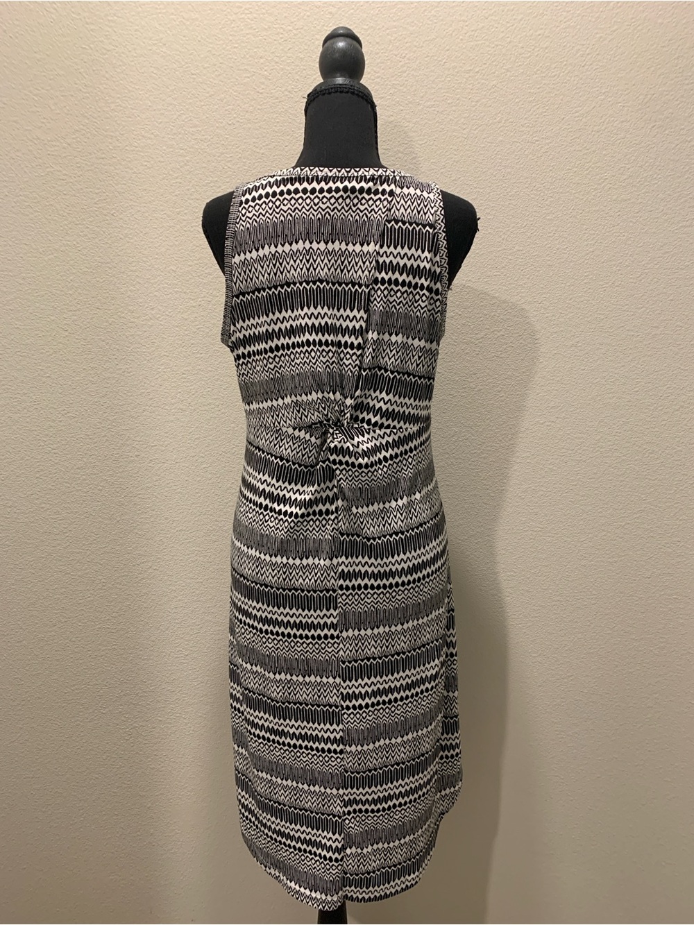 Banana Republic Black and White Sleeveless Mini Dress (Size MP) - Picture 4 of 4